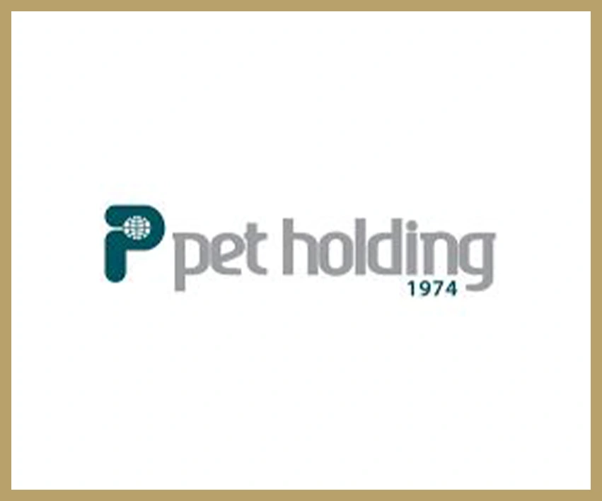 10_pet_holding